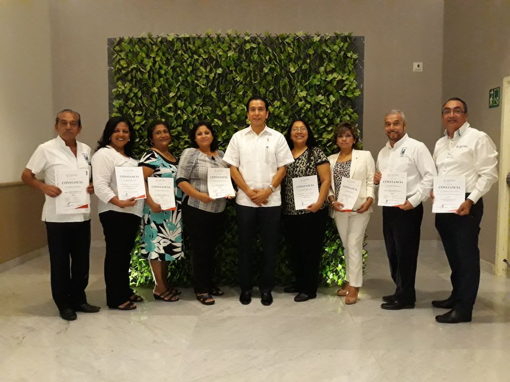 CONTADORES EN ACCIÓN! Reciben 12 docentes de nuestro Instituto Constancia de Acreditación de la Norma EPC por el IMCC de Cancún