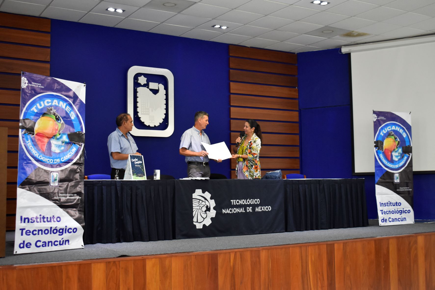Presentación de libros CUENTOS COMPLETOS “Colección de Oso Hormiguero”