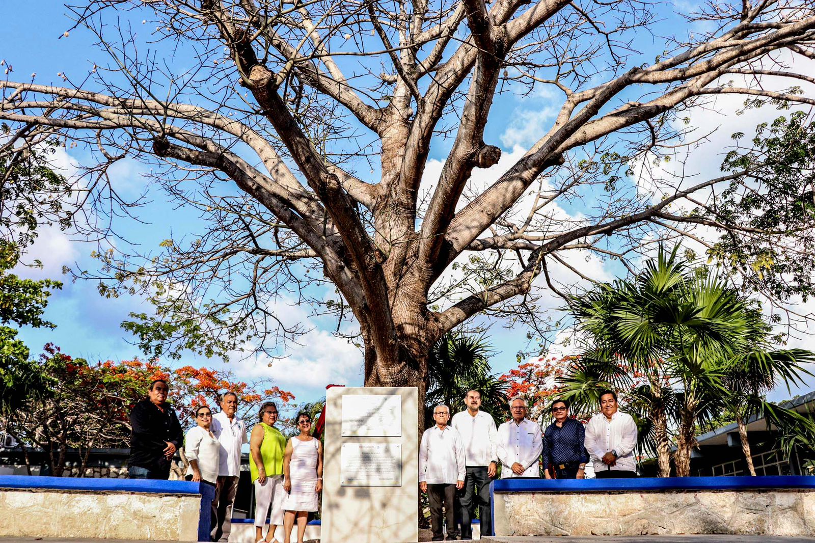 “En el Instituto Tecnológico de Cancún honramos a las y los visionarios que plantaron las semillas del conocimiento y la innovación”. Director Carlos Tiburcio Martínez Martínez.